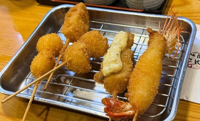 Kushi Mon Nishi Ya: Spieß-Bar mit Fischfokus