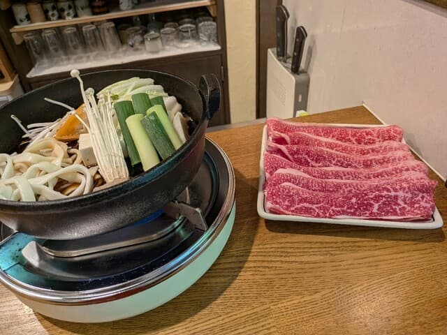 Kiyo Suke: Sukiyaki am Tresen, persönlich serviert
