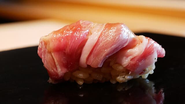 Sushi Sanshin: kreatives Sushi mit kontrollierter Temperatur