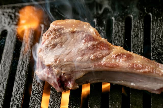 Lamb Nikuya muu: Spezialist für frisches Lamm vom Grill