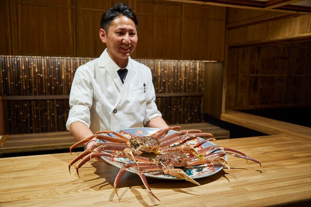 Ikeda Kozo: Live-Krabben-Omakase am Tresen