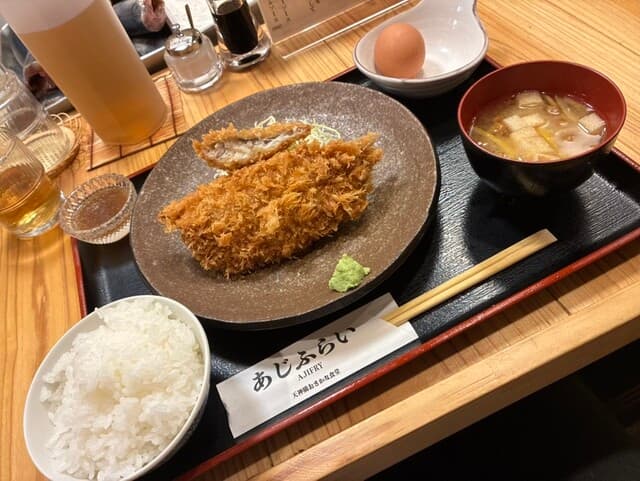 Tenjinbashi Osakana Shokudo: meisterhaft frittierte Aji