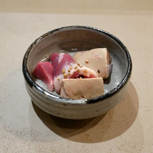 Yakitori Taniguchi Tenjinbashi: Meisterhaftes Kousaka-Huhn-Omakase