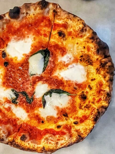 Pizzeria Azzurri: Authentische neapolitanische Pizza