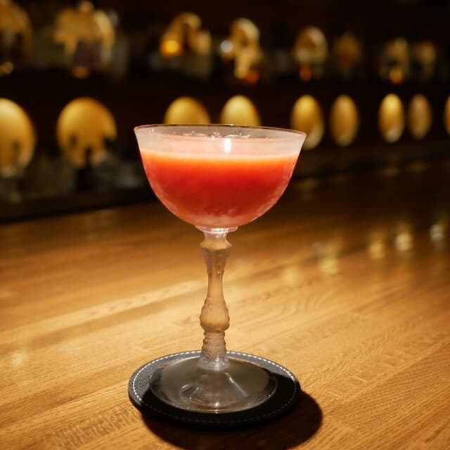 Laguna the Bar: Architektur-Bar mit Fruchtcocktails