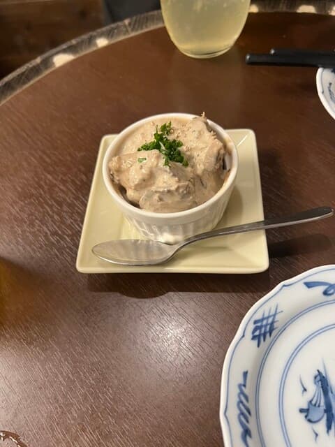 Tachinomi Dokoro Tanakaya: Stehbar mit erstklassigen Meeresfrüchten