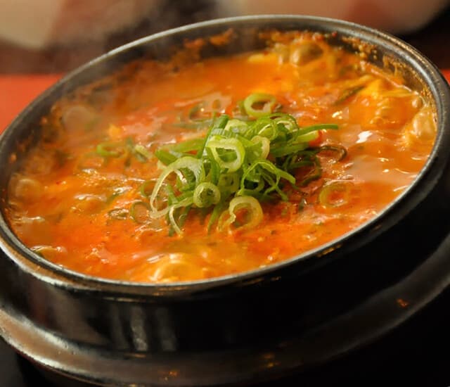 O'KINY: koreanischer Eintopf mit weichem Tofu