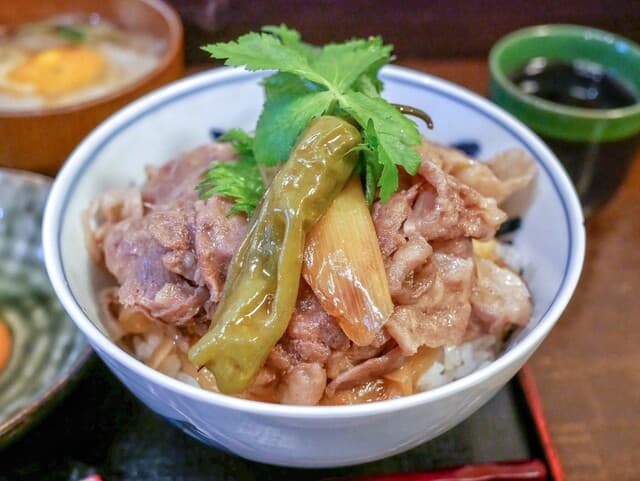 Kobe Gyu-don Hiroshige: Premium-Gyudon mit Kobe-Rind