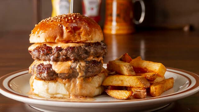HYOE'S BURGERS + FRIES: Kobe-Burger mit japanischem Touch
