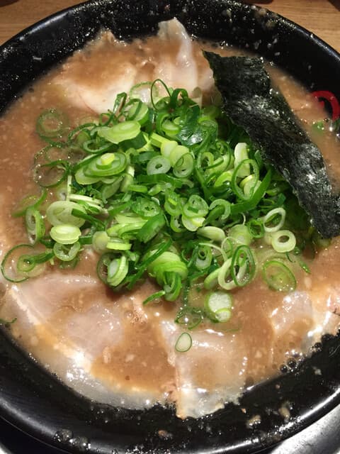 Gamushara Nara: Kräftiger, sämiger Tonkotsu-Ramen