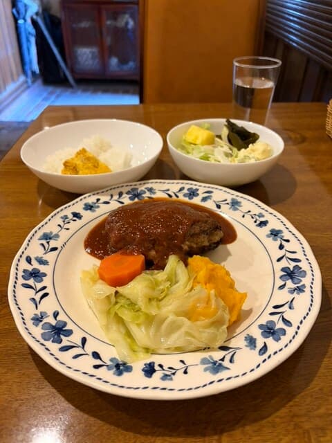 Yoshikawa Tei: klassische japanische Hamburger-Steaks