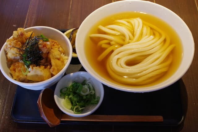 Kamaage Udon Suzuan: hausgemachte Udon mit starkem Koshi