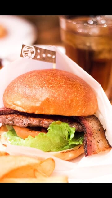 SAKURA BURGER: Craft-Burger mit hausgemachtem Speck