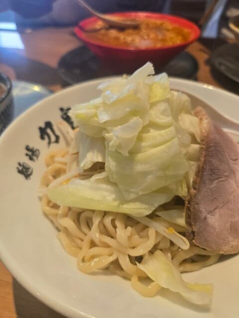 Menba Rikiou: herzhafter Tonkotsu-Ramen im Sumo-Stil