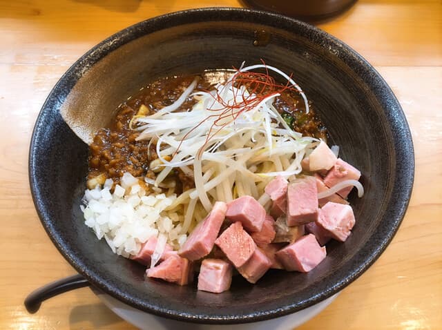 Chuka Soba Oshitani: Raffinierter Ramen mit Hühner- und Meeresfrüchtebrühe
