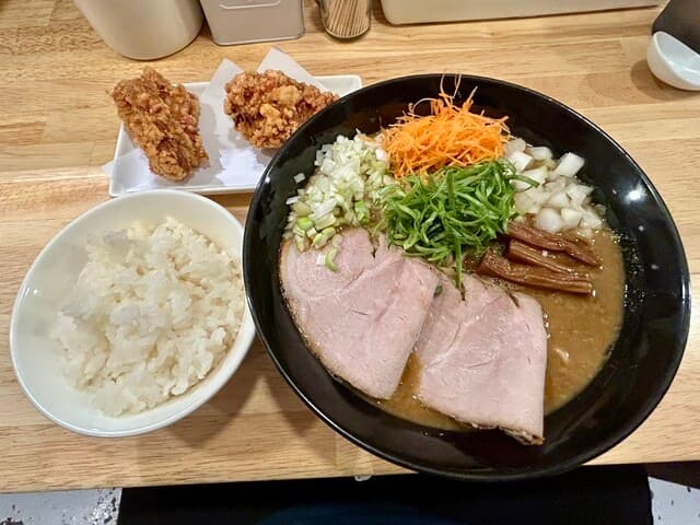 Menya K: gefeierter Tsukemen und Ramen