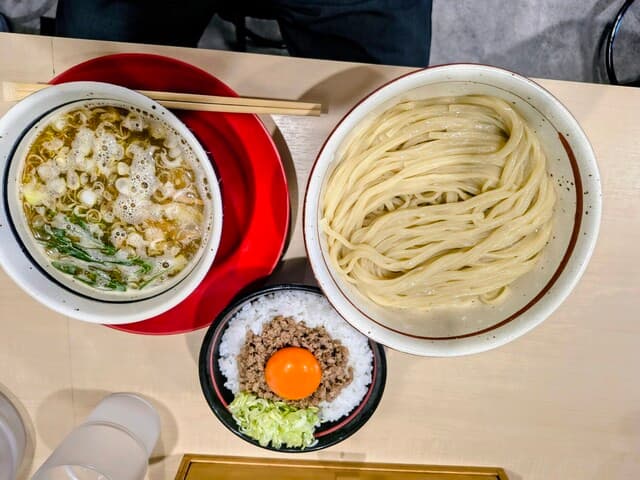 Menya Eguchi: Raffinierter Ramen mit Fisch- und Hühnerbrühe