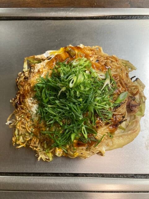 LOPEZ: Hiroshima-Okonomiyaki mit lateinamerikanischem Touch