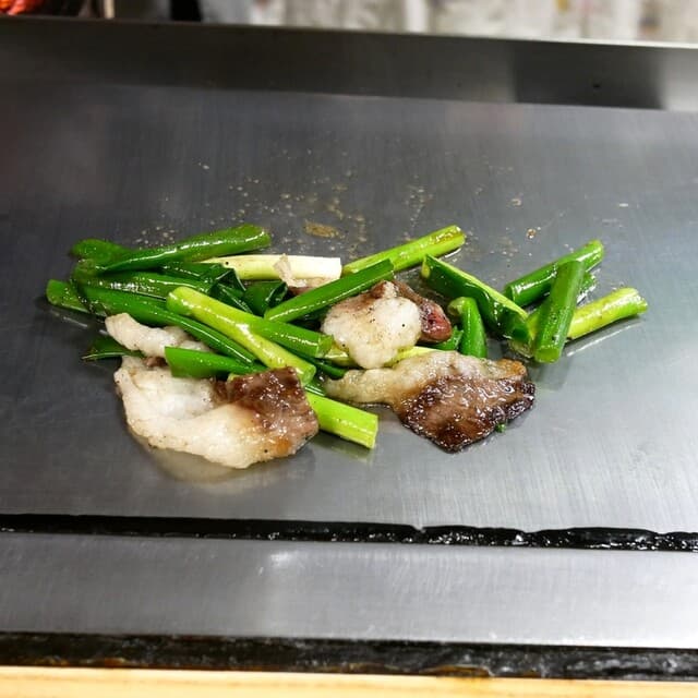 Horumon Ryori Senmonjo Toneya: Teppan-Horumon der alten Schule