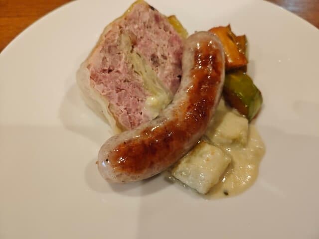MINOYA: Schweinefleisch-Hamburger nach französischer Art