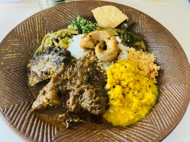 HOTEL HIRAKUBO: Authentisches srilankisches Reis & Curry