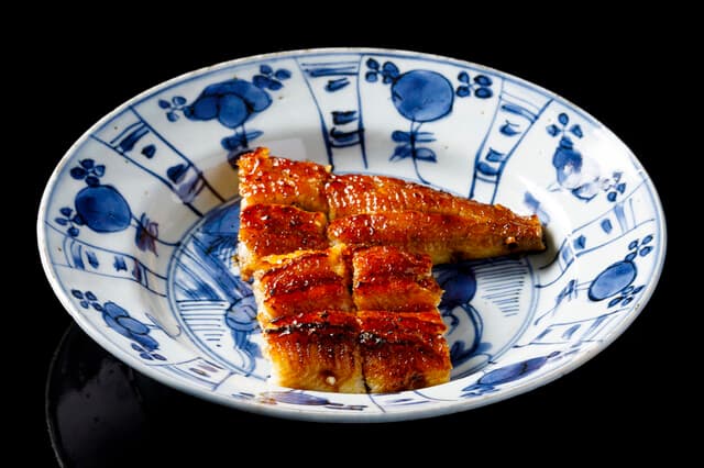 Kurosaki Inakaan Hibiya: meisterhaft gegrillter Aal