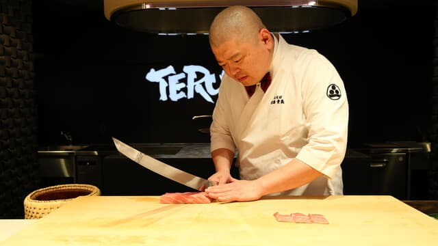 Teru Zushi: Theatralisches Omakase-Sushi