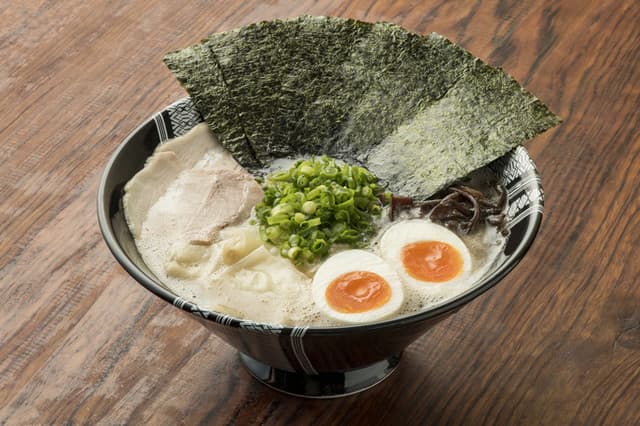 Hakata Issou: Ikonischer Hakata-Tonkotsu-Ramen