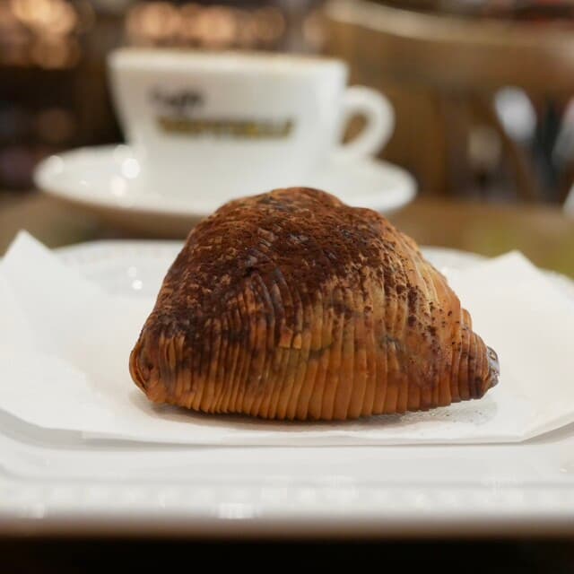 Cafe Ospitale: neapolitanische Sfogliatelle & Espresso