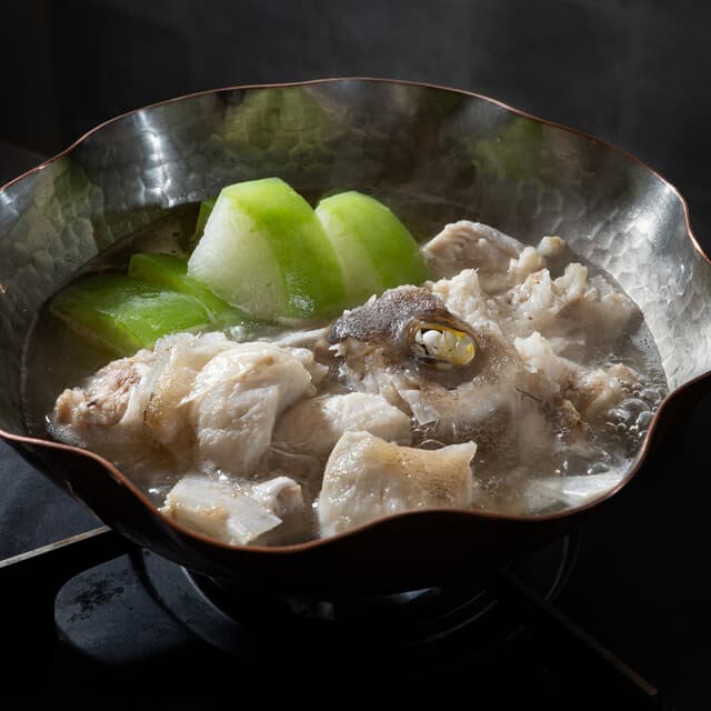 Regional cuisine Tsugumi: saisonales Omakase am Tresen