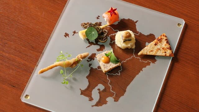 Restaurant SNOW: theatralische europäische Küche mit Fokus auf Kyushu