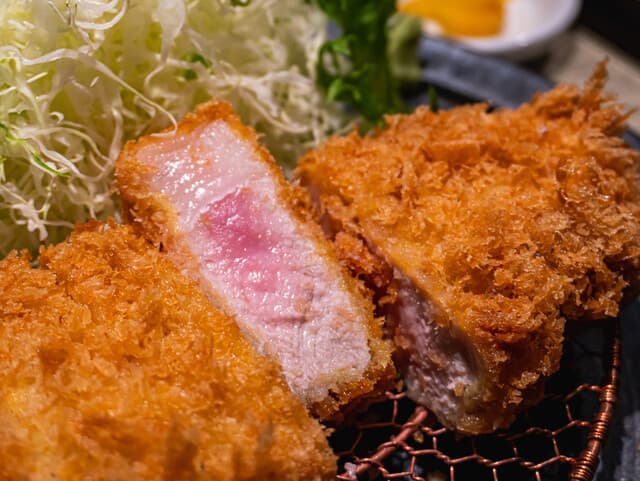 Kurobuta Tonkatsu Kuromatsu: erstklassiges Schwarzschwein-Tonkatsu