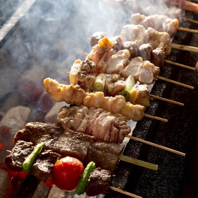 Chinpunkanpun Daimyou ten: Yakitori-Bar im Speakeasy-Stil