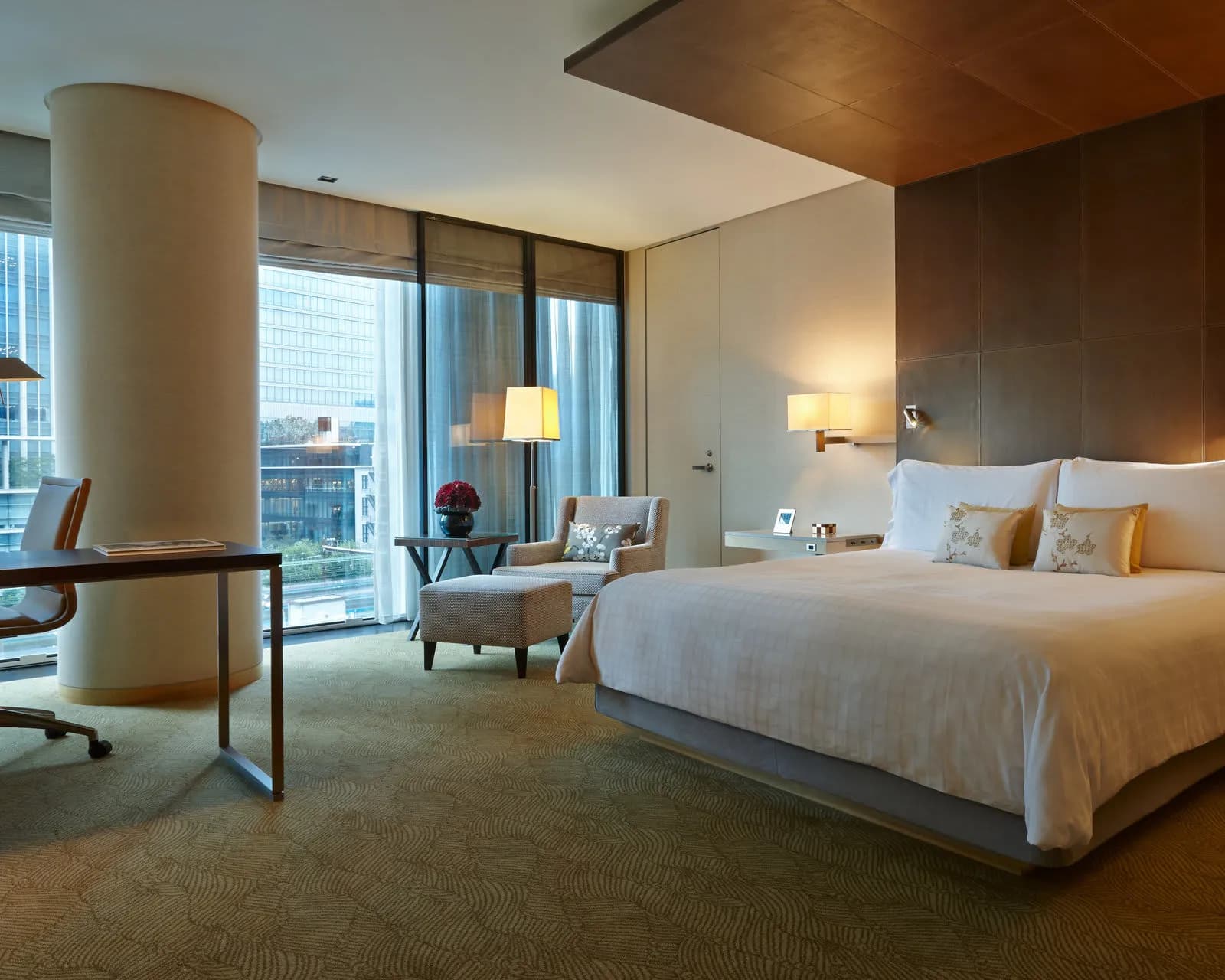 Four Seasons Hotel Tokyo at Marunouchi - 2