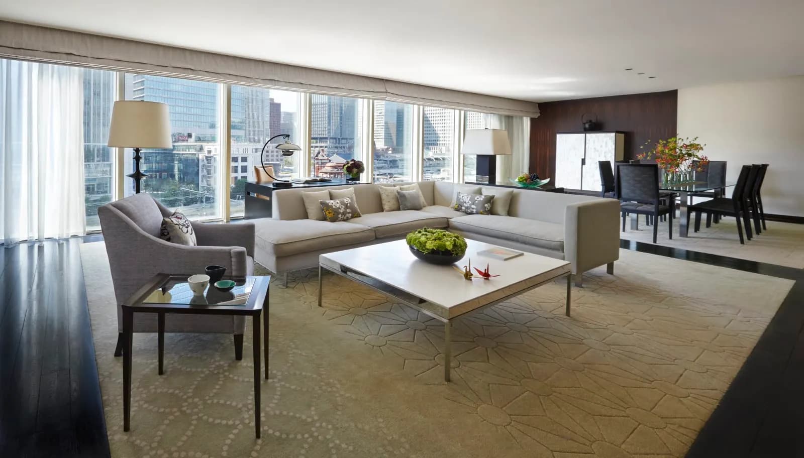 Four Seasons Hotel Tokyo at Marunouchi - 3