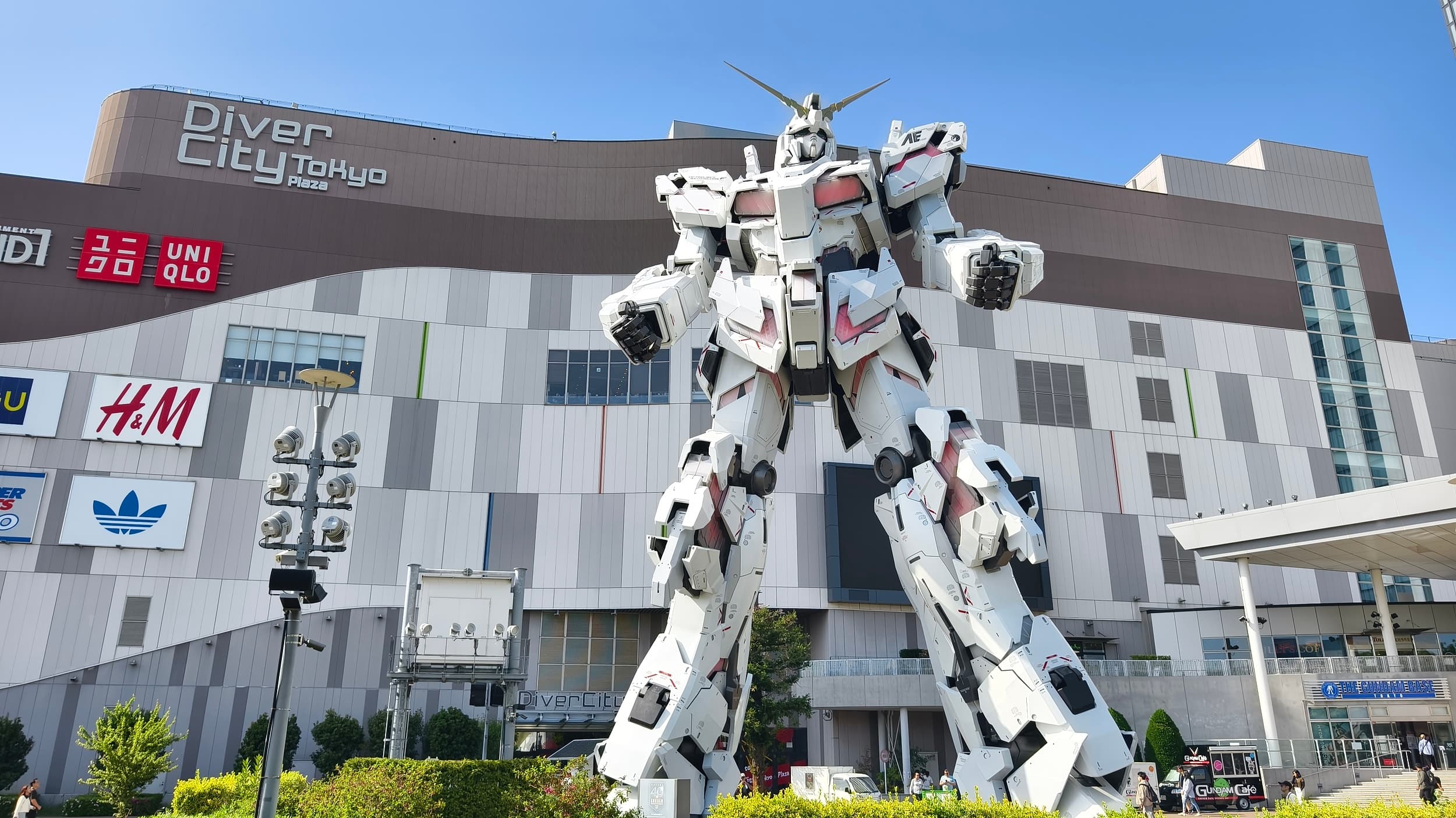Unicorn Gundam Statue