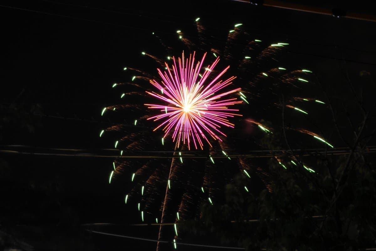 Kameoka Friedensfest Hozugawa Flussfeuerwerk