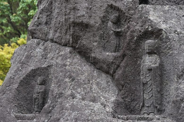 Moto-Hakone Steinbuddhas