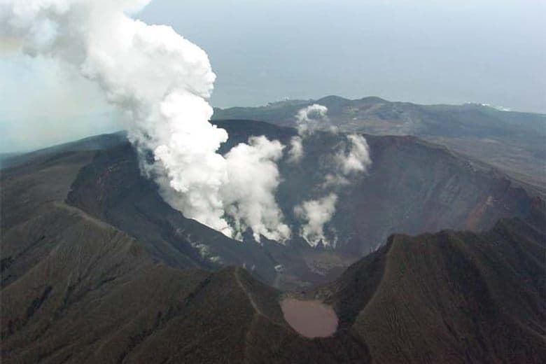 Gasmasken-Tourismus auf den Izu-Inseln