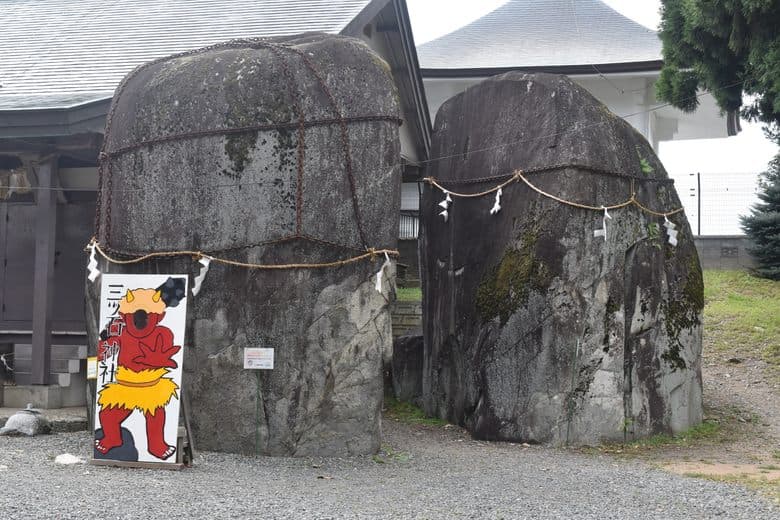 Dämonenhandabdrücke in den Felsen
