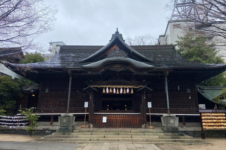 Yohashira-jinja Schrein