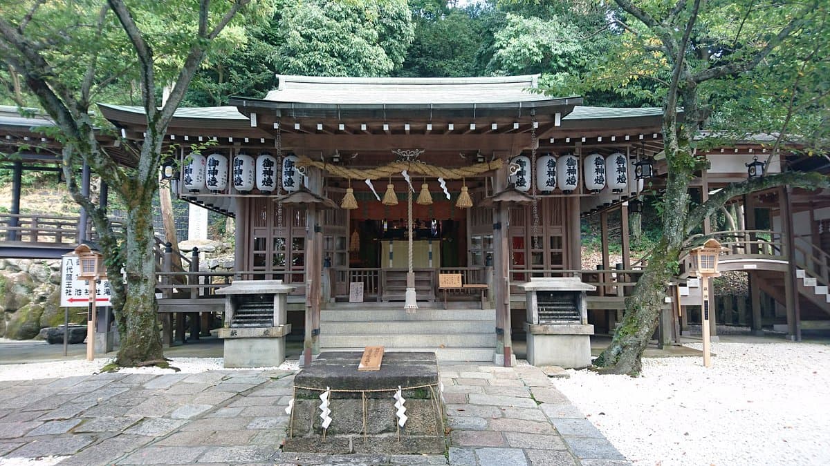 Ishikiri Tsurugiyajinja Schrein Kaminosha