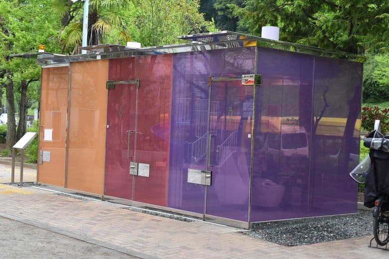 Transparente Toiletten