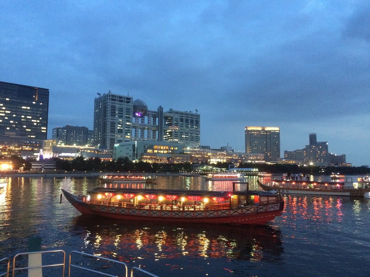 Yakatabune-Bootsfahrt in der Bucht von Tokio