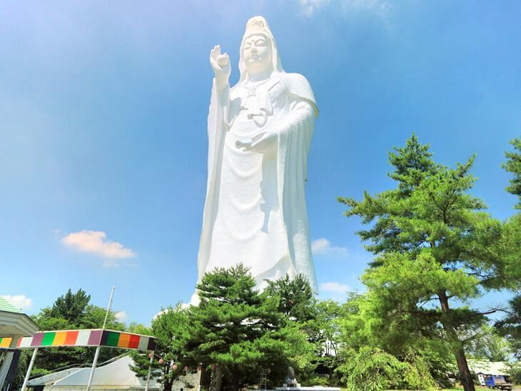 Sendai Dai Kannon (Weißgewandeter Koloss)