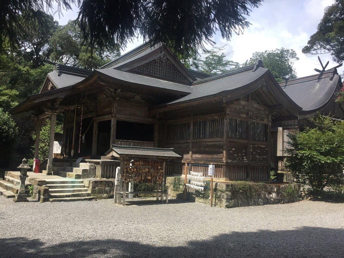 Tsuma Kirishima Schrein