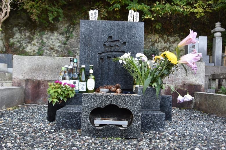 Grab von Yasujirō Ozu