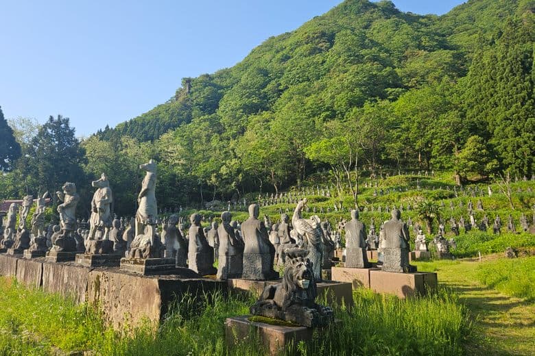 Fureai Sekibutsu no Sato (Dorf der Statuen)