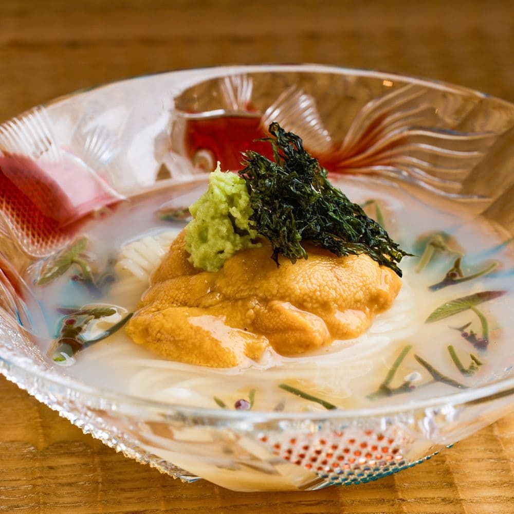 Hakuun: saisonales Omakase vom Holzkohlegrill