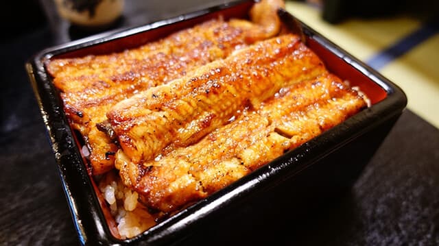 Unagi Musashino: Unajū vom jungen Aal über Holzkohle
